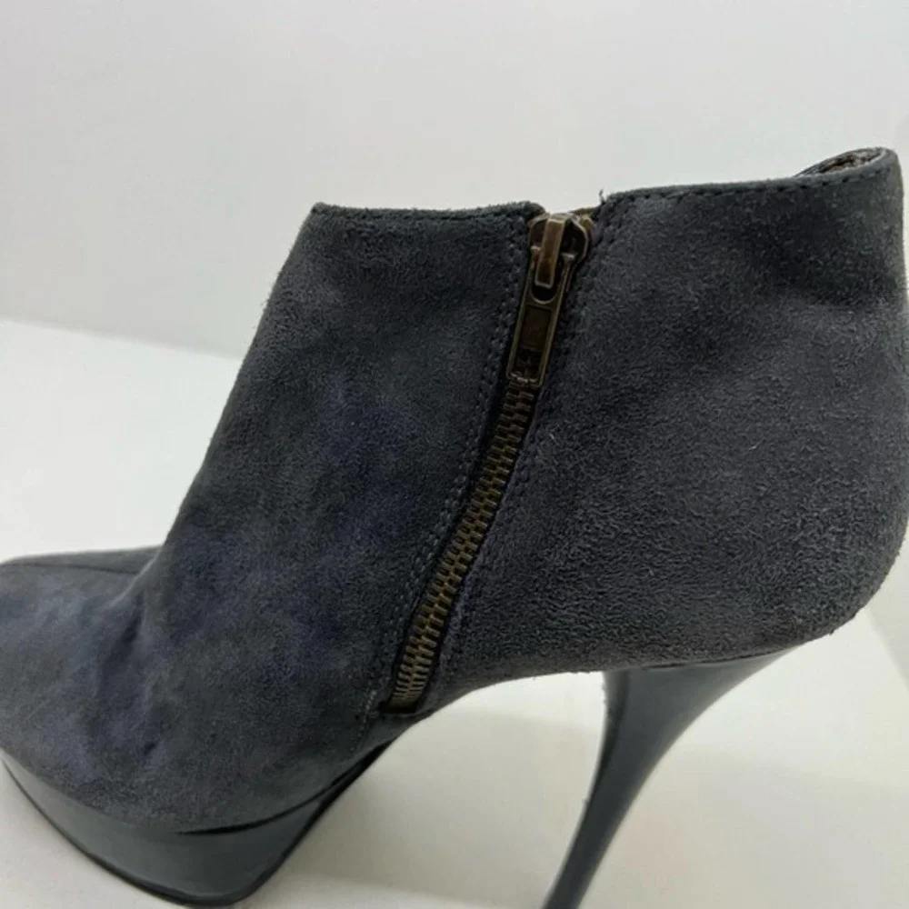Steve Madden Women's gray leather Suede Platform Ankle Boots Size 8.5 Chelseey